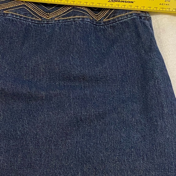 Liz Claiborne Women’s Size 16 Petite Denim Skirt Dark Wash Trim Design Side Zip - Picture 4 of 9